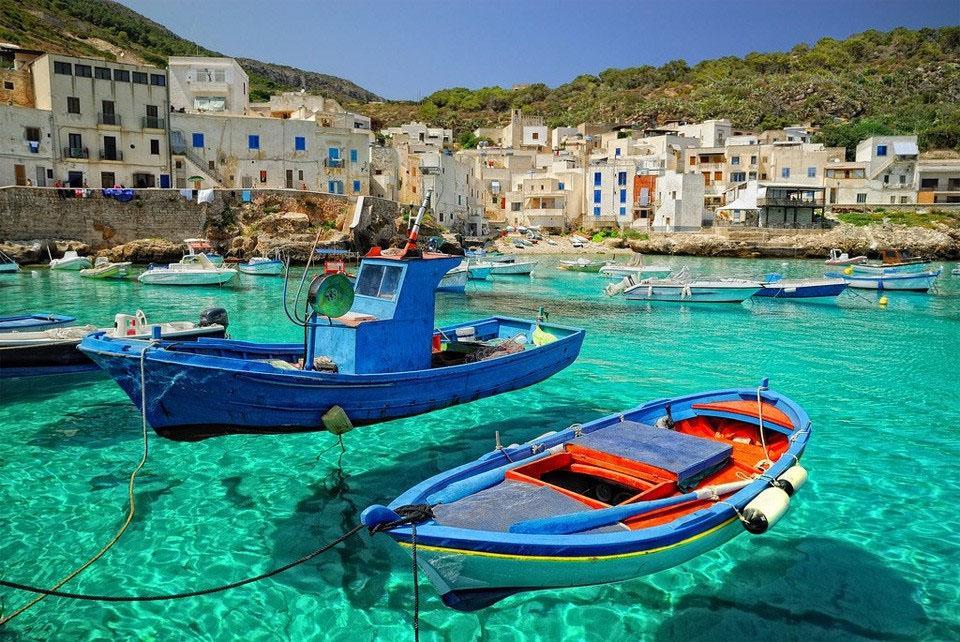 غذای تازه دریای در Levanzo، ایتالیا