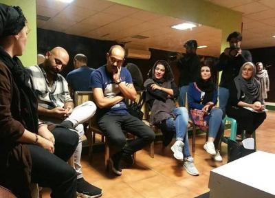 نشانه ها در تئاتر می آید