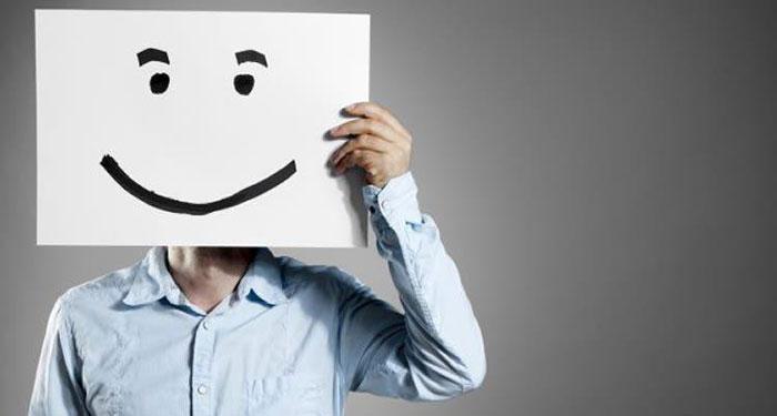 تظاهر به شاد بودن خوب است یا بد؟ تظاهر به شاد بودن خوب است یا بد؟