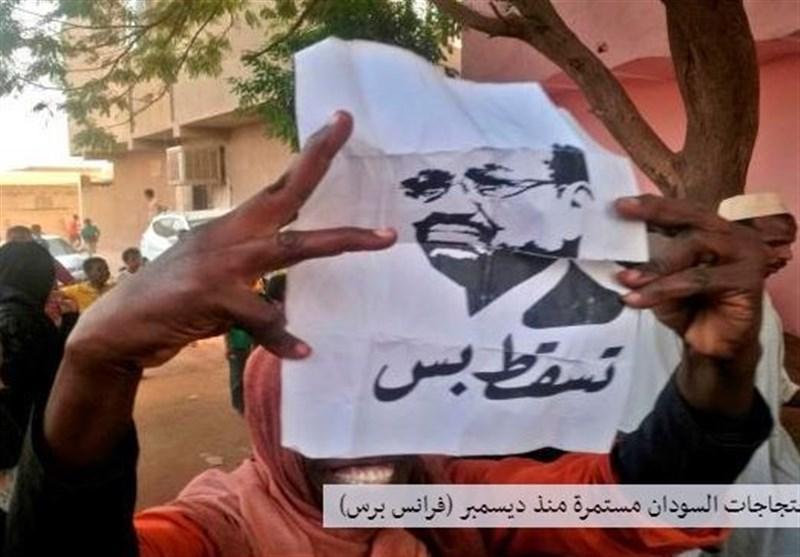 آخرین تحولات سودان؛ اعلام حالت فوق العاده و کناره گیری البشیر از حزب حاکم