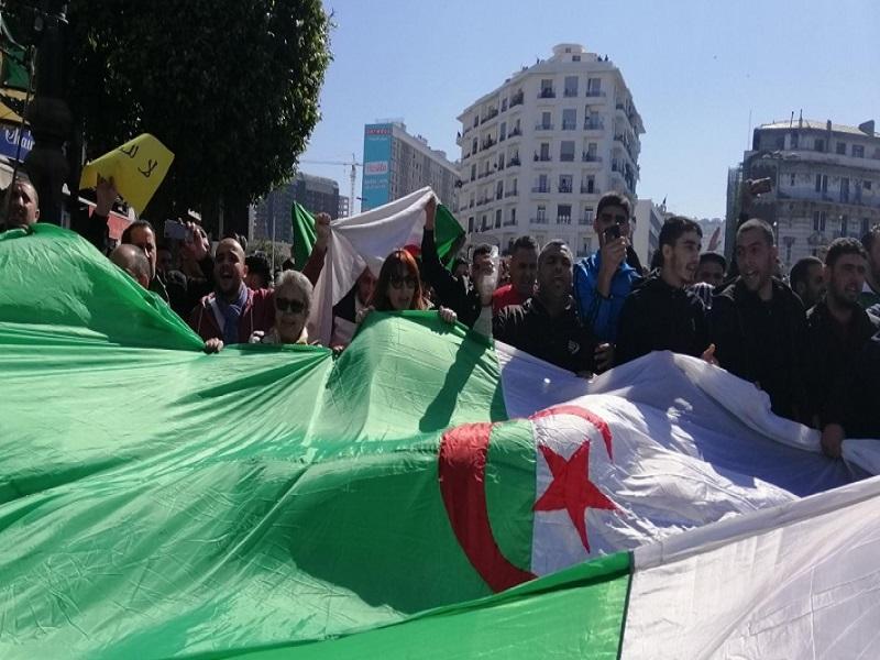 هزاران الجزایری خواهان انتها ریاست جمهوری بوتفلیقه شدند