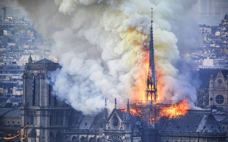 آتش سوزی مهیب در کلیسای نوتردام پاریس