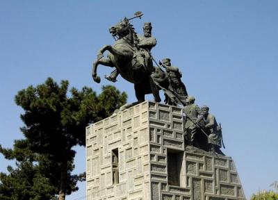 ترک برداشتن مجسمه نادرشاه صحت ندارد
