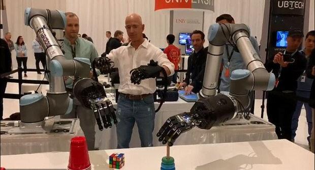 کنترل بازوی رباتیک با دستکش های مخصوص