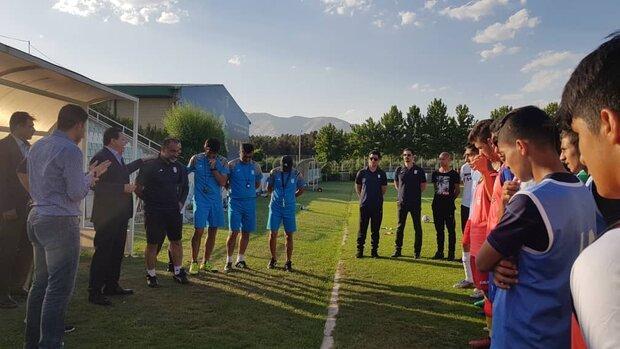 حضور مارک ویلموتس در تمرین تیم فوتبال نوجوانان ایران