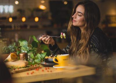 آیا آهسته غذا خوردن می تواند به کاهش وزن یاری کند؟