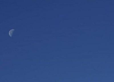 زمین، ماه و ستاره ها در یک عکس