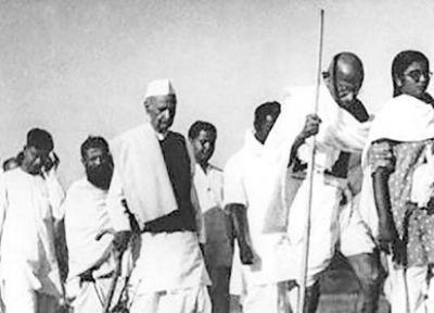 گاندی و رژه نمک علیه انگلیسی ها