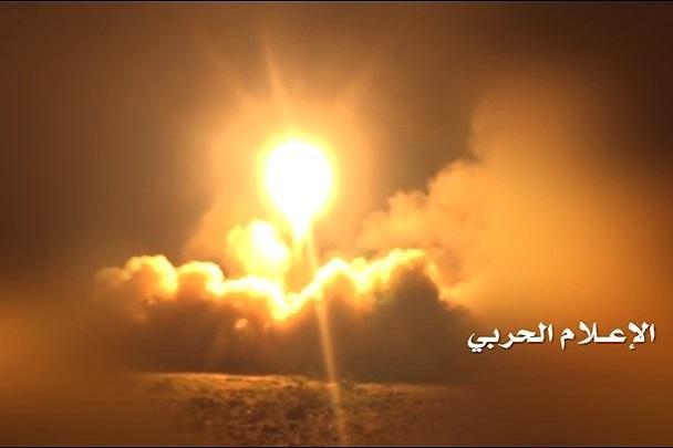 حمله موشکی نیروهای یمنی به محل جمع نیرو های متجاوز سعودی