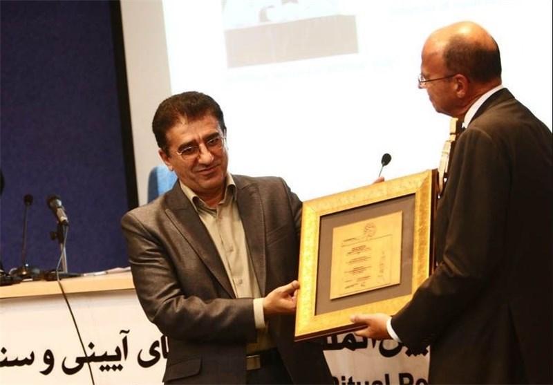 جایزه جلال ستاری اهدا شد جایزه جلال ستاری اهدا شد