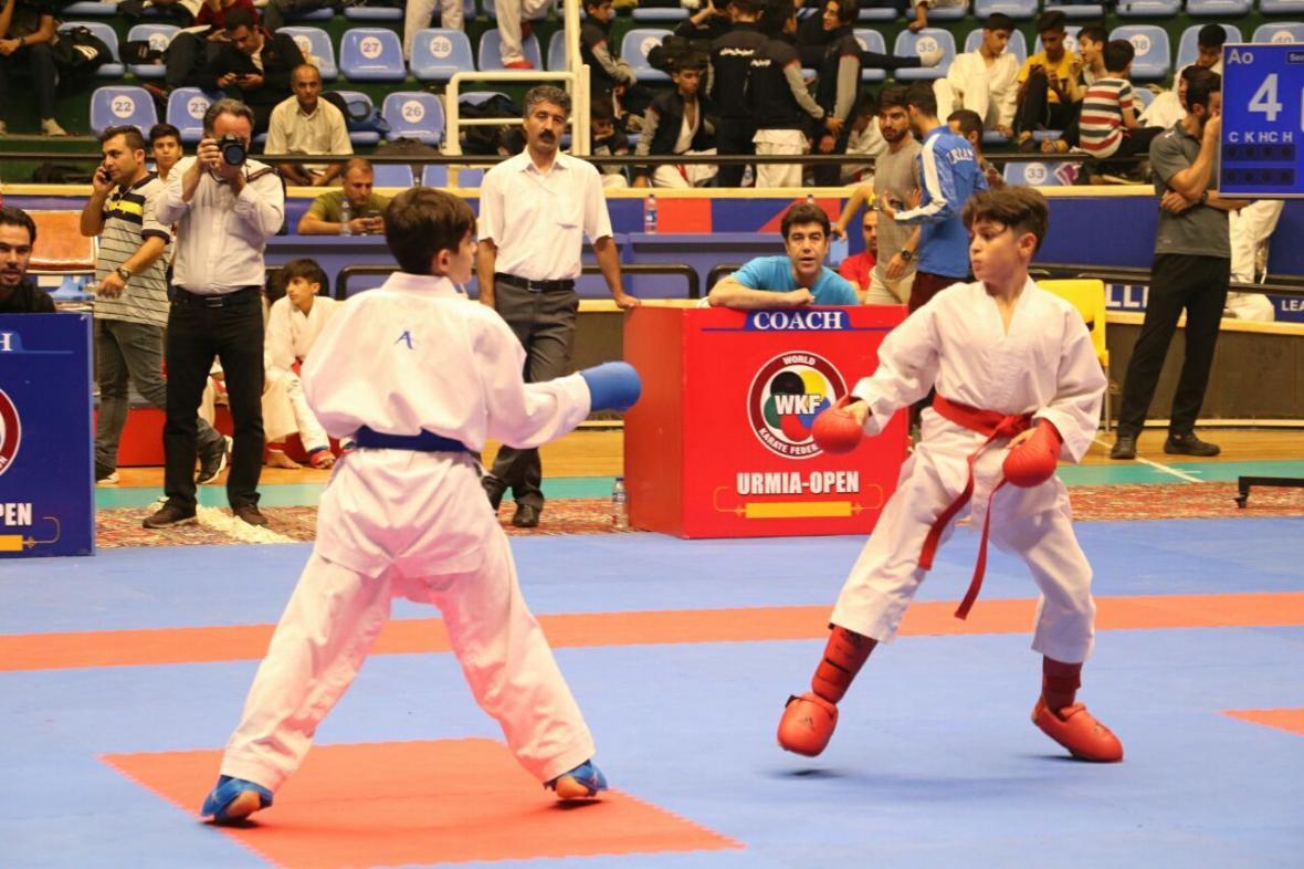 کاراته کا های کرمانی به 6 مدال رنگارنگ دست یافتند