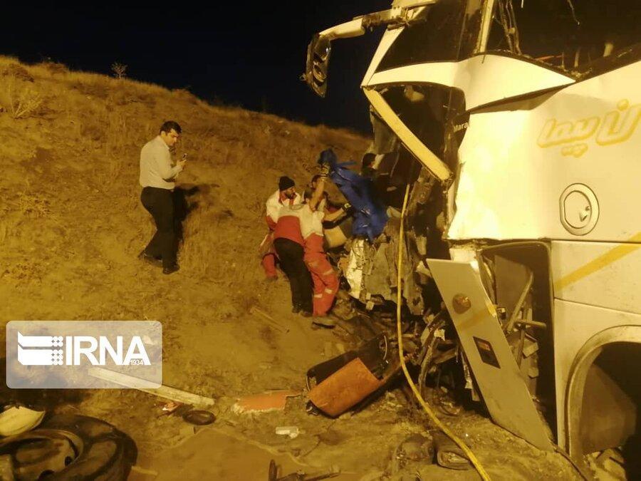 برخورد دو دستگاه اتوبوس در اسدآباد ، مرگ راننده و مجروح برخورد دو دستگاه اتوبوس در اسدآباد ، مرگ راننده و مجروح شدن 28 زائر اربعین