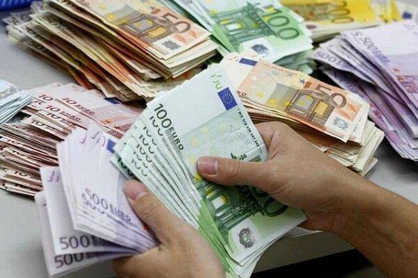 دلار ثابت ماند، نرخ رسمی یورو کاهش و پوند افزایش یافت