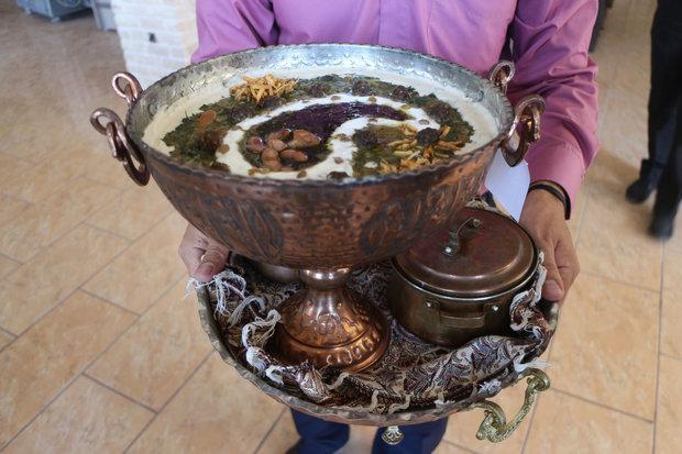 70 آشپز زنجانی برای حضور در جشنواره ملی آش ایرانی رقابت کردند