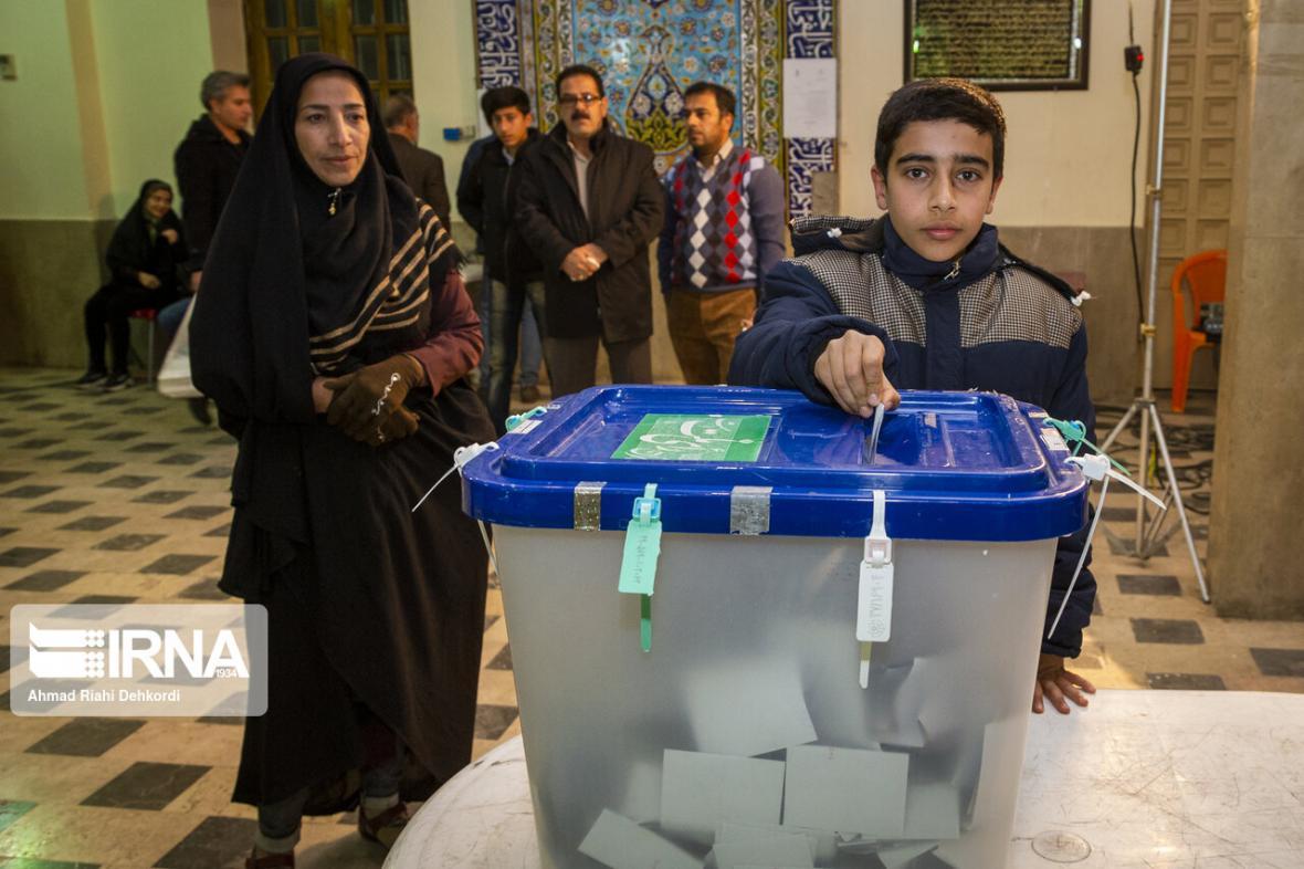 خبرنگاران زمان فرایند اخذ رای در چهارمحال و بختیاری به پایان خبرنگاران زمان فرایند اخذ رای در چهارمحال و بختیاری به پایان رسید