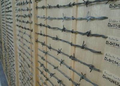 سیم های خارداری که در موزه نمایش داده می شوند