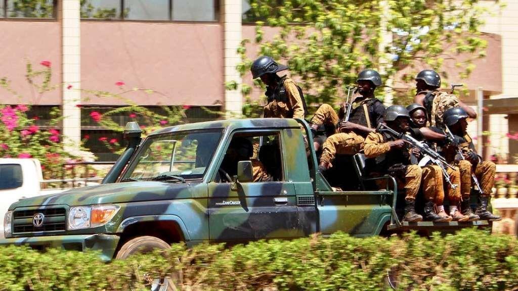 خبرنگاران بمب کنار جاده ای 3 نفر را در بورکینافاسو کشت