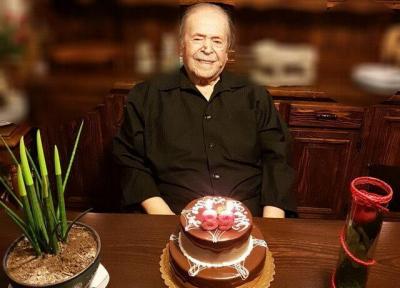 آرزوی محمدعلی کشاورز هنگام برش کیک 90 سالگی ، بالاخره پدرسالار را دیدم