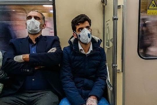 هدایت مسافران برای تهیه ماسک توسط پلیس مترو راهنمایی مسافران برای تهیه ماسک توسط پلیس مترو