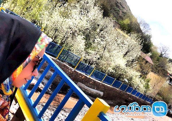 خانم مجری در مکانی خوش آب و هوا عکس خانم مجری در مکانی خوش آب و هوا