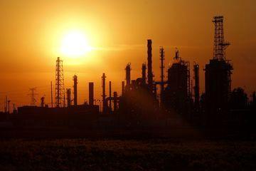 آخرین برآورد ها درباره چشم انداز قیمت جهانی نفت خام در ماه های آینده