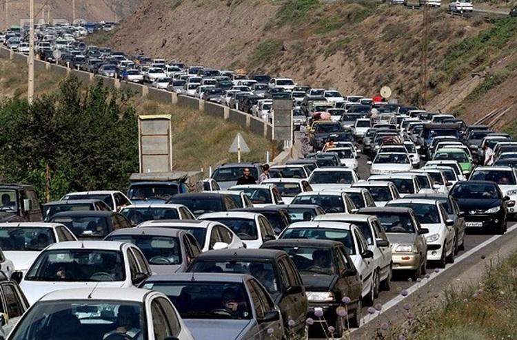 هجوم مسافران به جاده چالوس هجوم مسافران به جاده چالوس