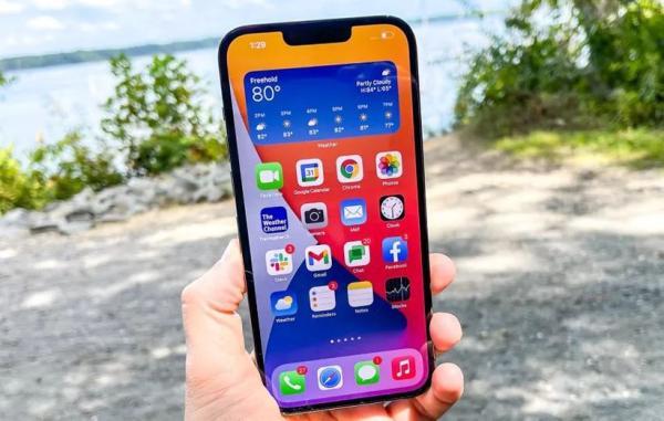 اپل برای حل مشکل خالی شدن سریع باتری در iOS 15.4 راه حلی ارائه اپل برای حل مشکل خالی شدن سریع باتری در iOS 15.4 راه حلی ارائه کرد
