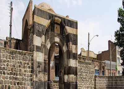 دروازه سنگی خوی، اثری به جای مانده از دوران ایلخانی