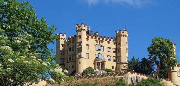 قلعه هوهن شوانگاو یکی از قلعه های دیدنی آلمان به شمار می رود