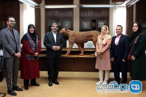 مجسمه چوبی یوزپلنگ ایرانی در ابعاد واقعی رونمایی شد