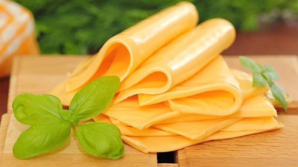 پنیر پروسس چیست ؟ ، از نحوه فراوری تا مزایا، خواص و کاربرد
