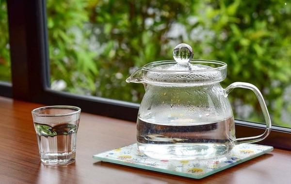مزایای نوشیدن آب گرم برای بدن مزایای نوشیدن آب گرم برای بدن