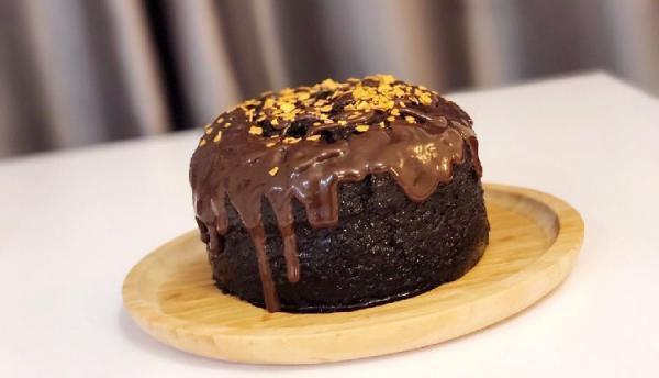 طرز تهیه کیک خیس بدون فر در قابلمه ساده و خوشمزه
